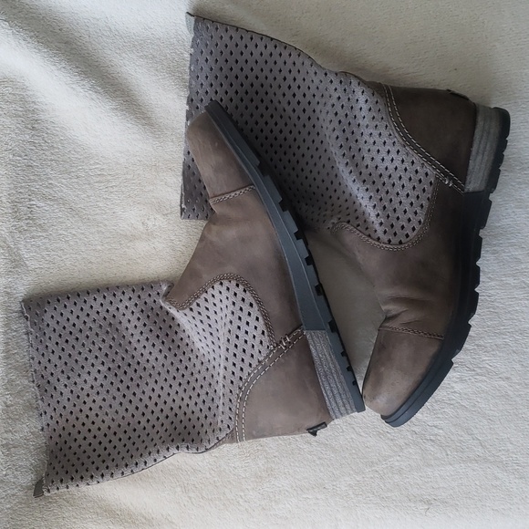 SOREL Boots, Size 8 Women's - Picture 6 of 13